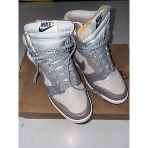 Nike women’s dunk sky high silver 6.5Y